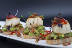 seared-scallops-with-salsa-and-bacon-sprinkle-scaled